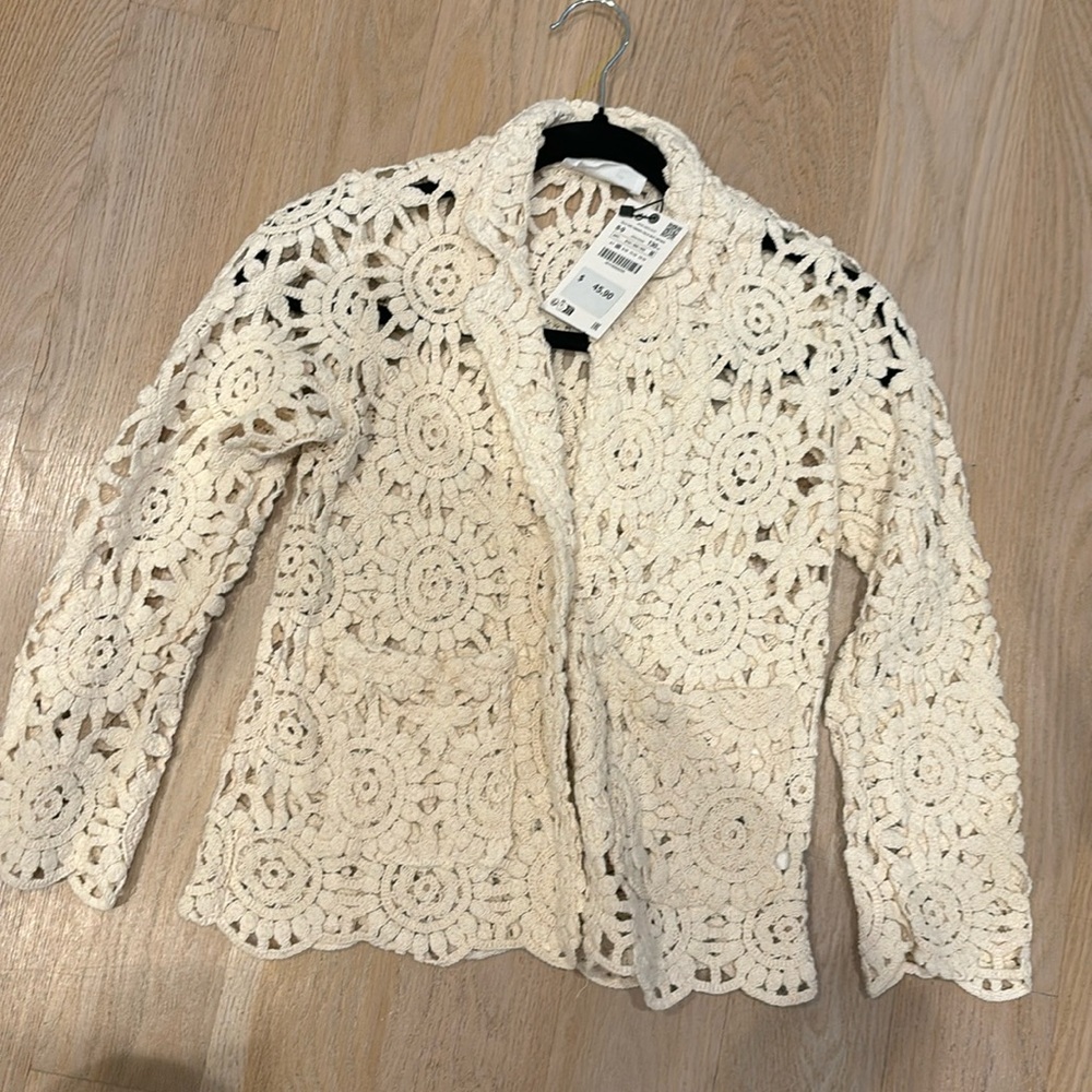 Brand new gorgeous Zara girls crochet blazer in ivory size 8/9!